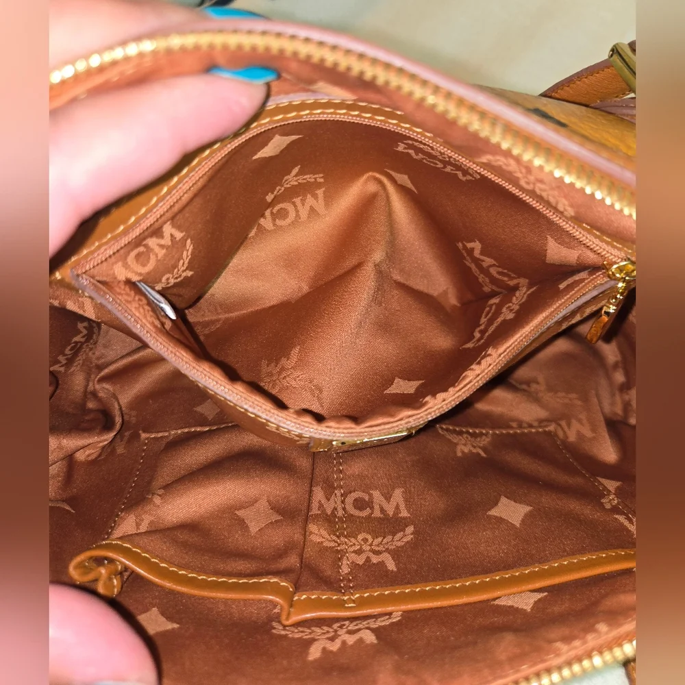 💯 Authentic MCM Visetos Leather Barrel Bag Cognac - Picture 8 of 15